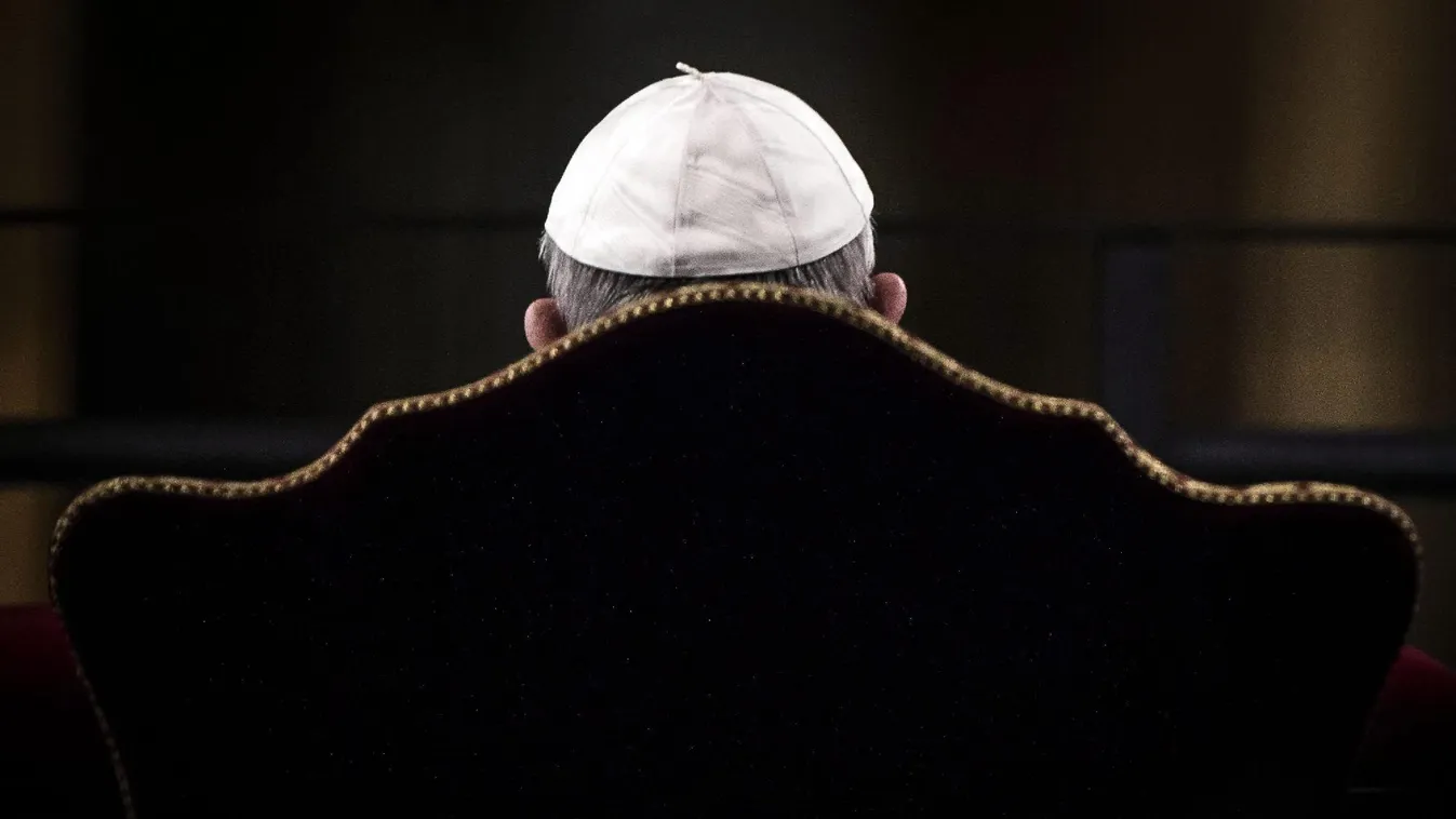 Ferenc pápa: Észszerűtlen minden ajtót megnyitni a bevándorlás előtt