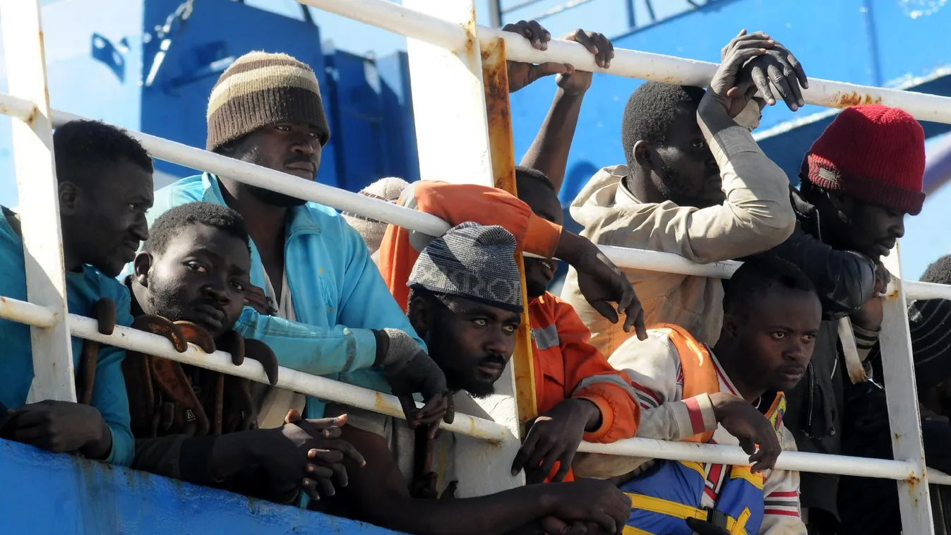 Hiába büntették meg, folytatja az embercsempészetet egy migránshajó kapitánya