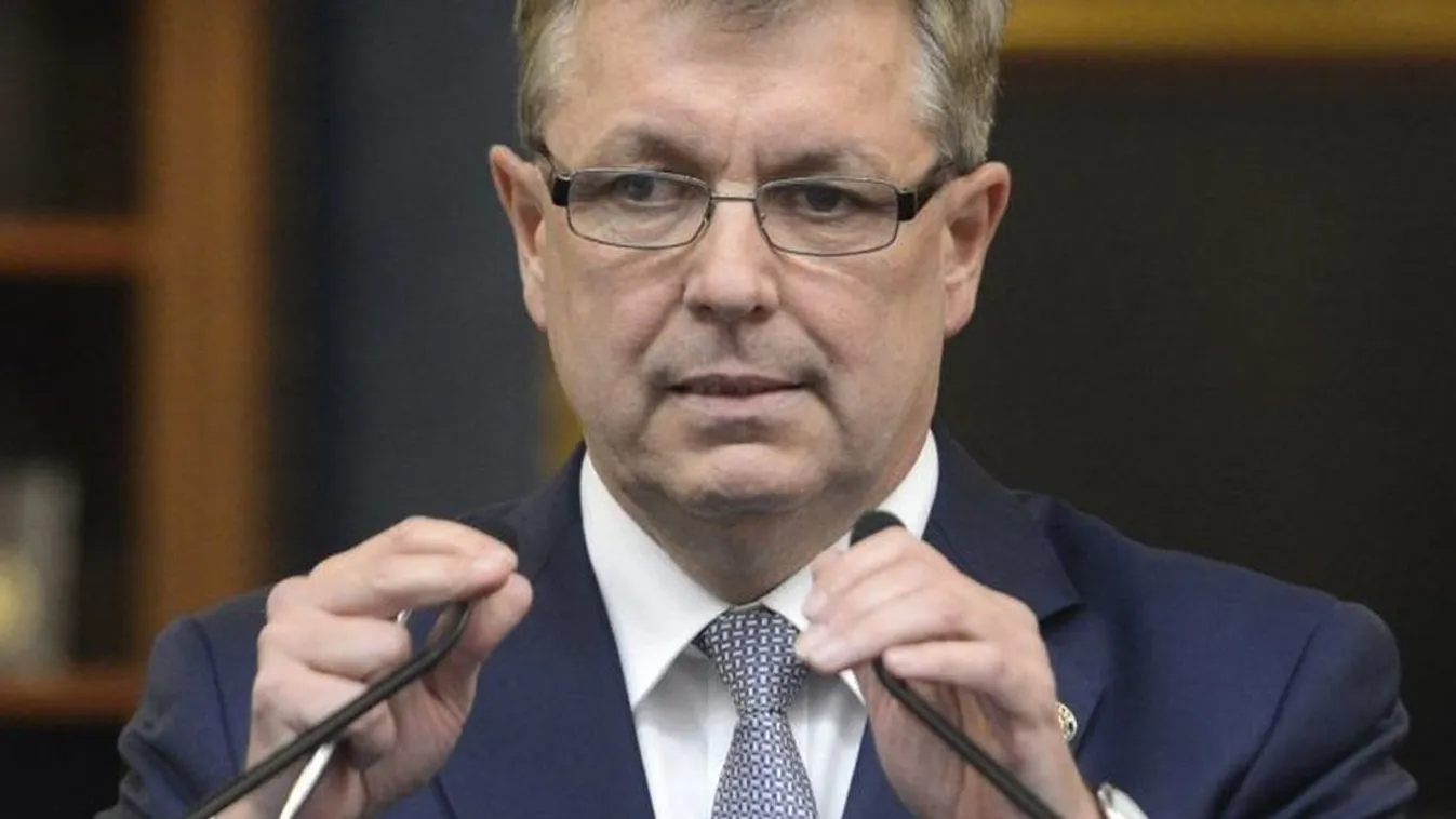 Matolcsy: Hiba volt bevezetni az eurót