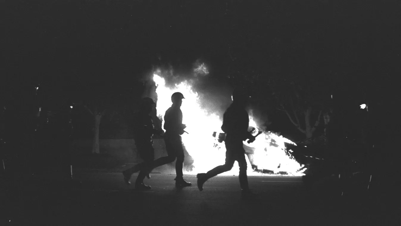 A szudáni hadsereg megkezdte a tüntetők táborának felszámolását Kartúm központjában