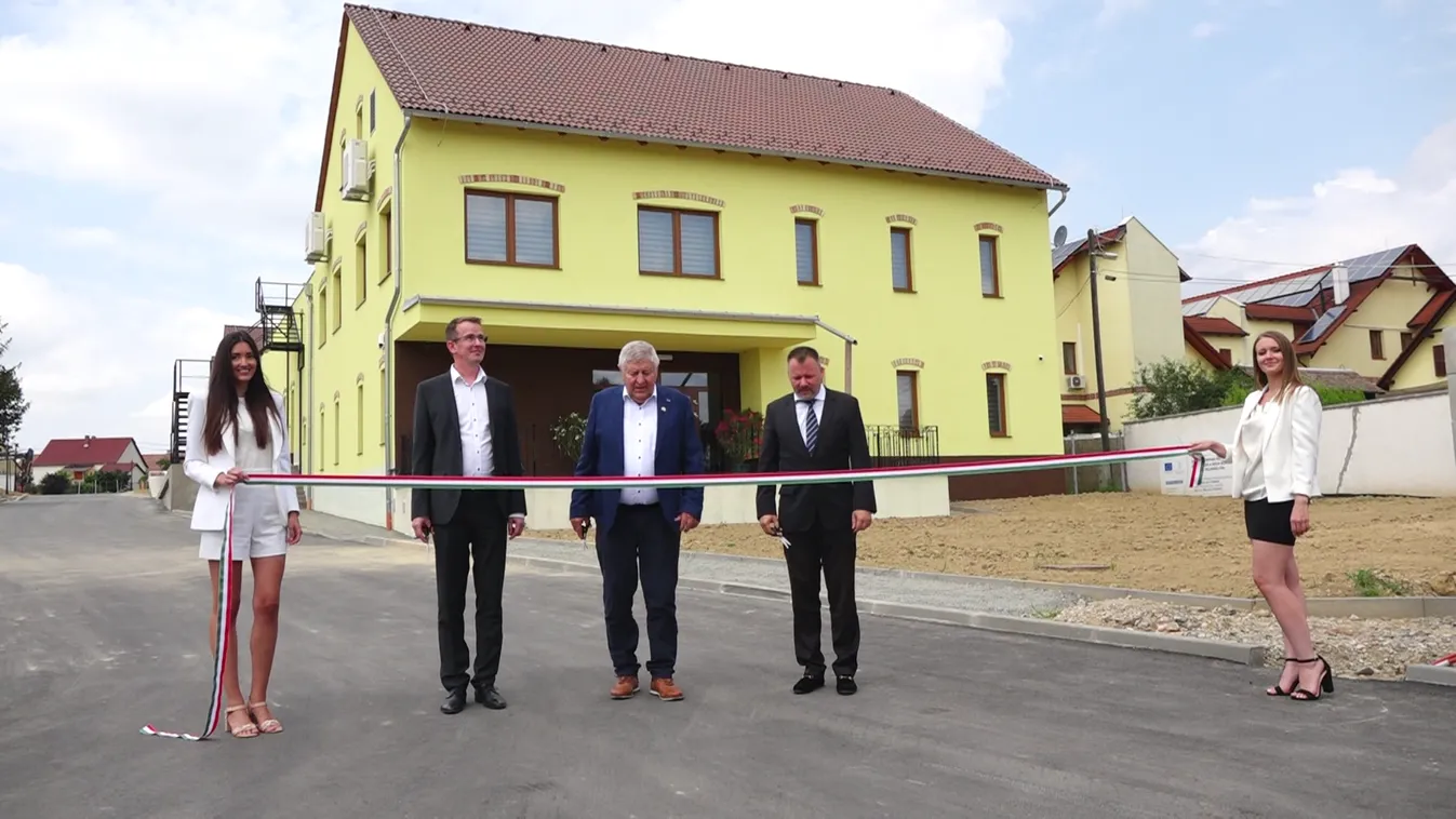 Villányban átadták az egyik borászat új egységét