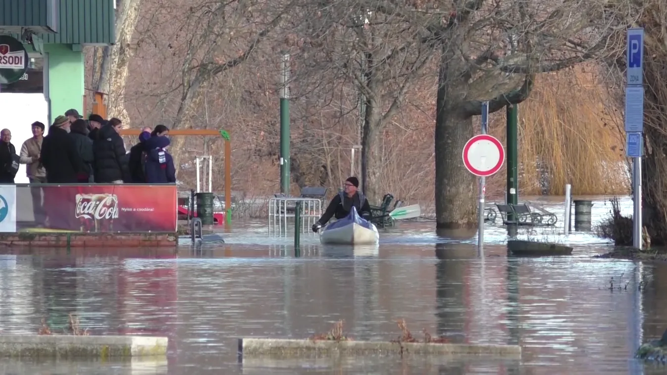 Így fest az árvízi helyzet a Dunakanyarban + videó