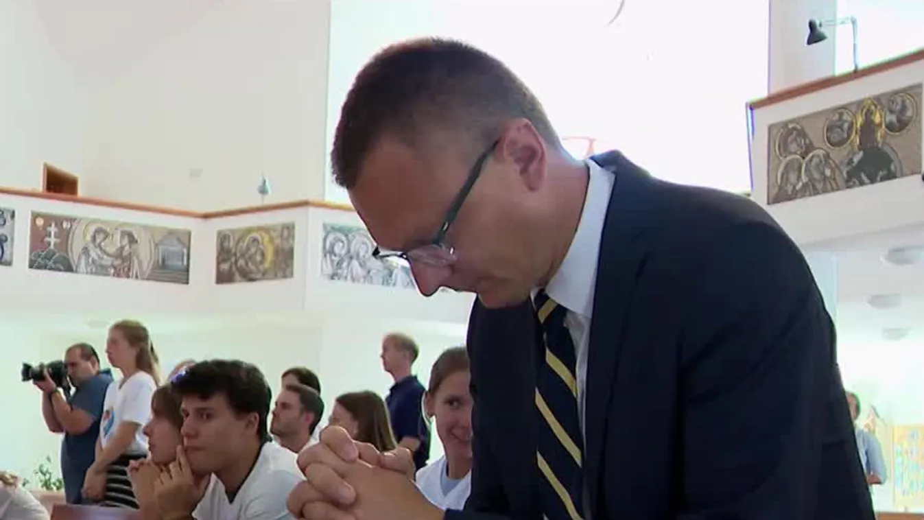 Szentmisét tartottak a Lisszaboni Ifjúsági Találkozóra utazó magyar fiataloknak