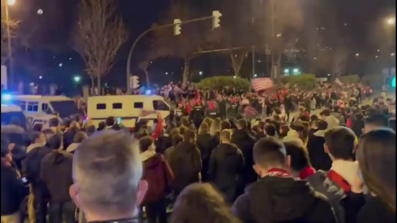 Megtámadták a Real Madrid focicsapatának buszát az ellenfél drukkerei