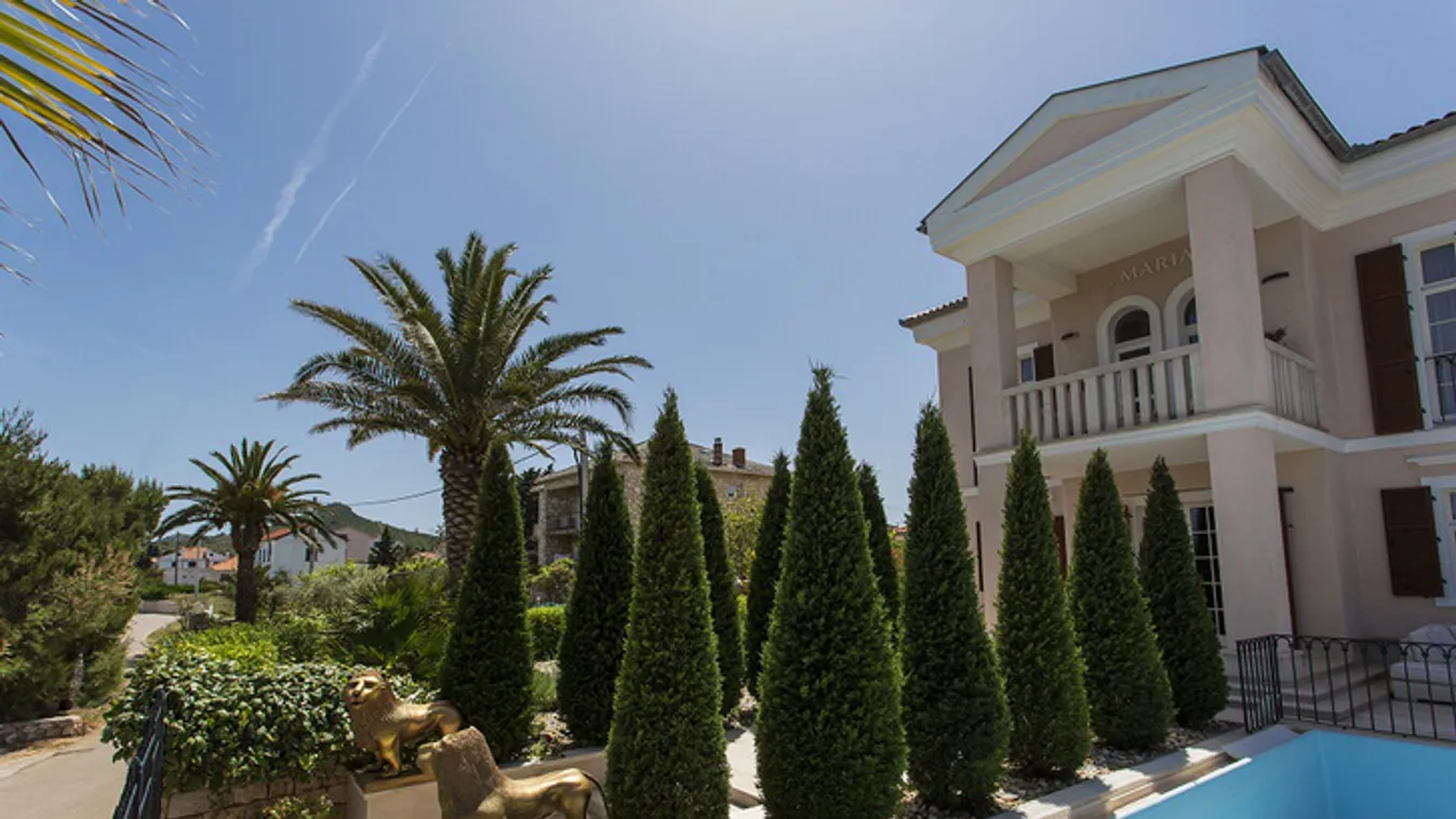 Sztár nyaral Mészáros egyik luxusvillájában