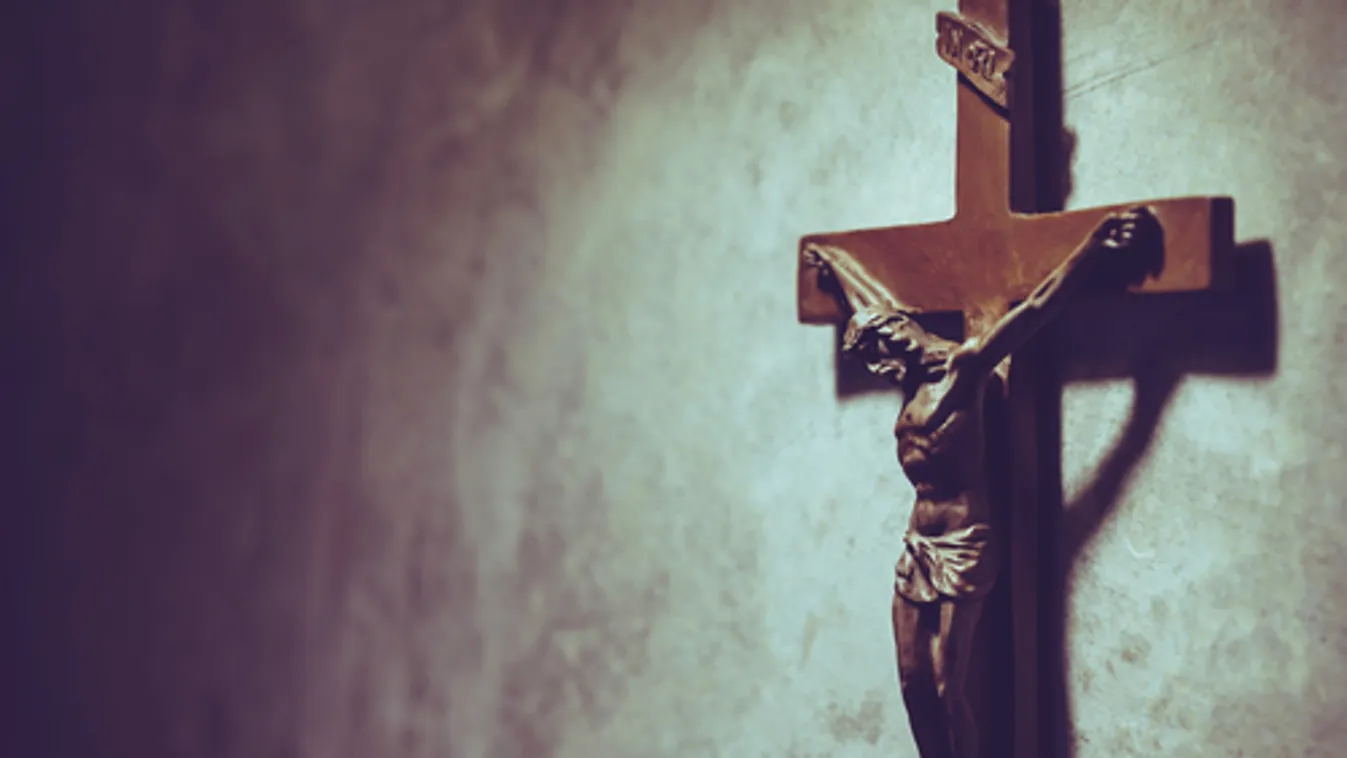 Varsóban betiltották a keresztek közintézményekben való elhelyezését