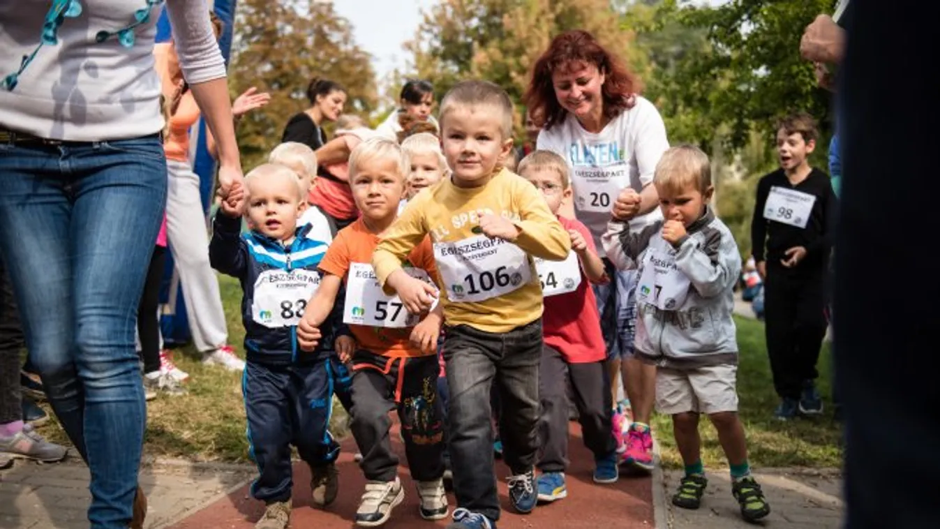 Családi futással köszöntötték a tavaszt a fiatal családosok