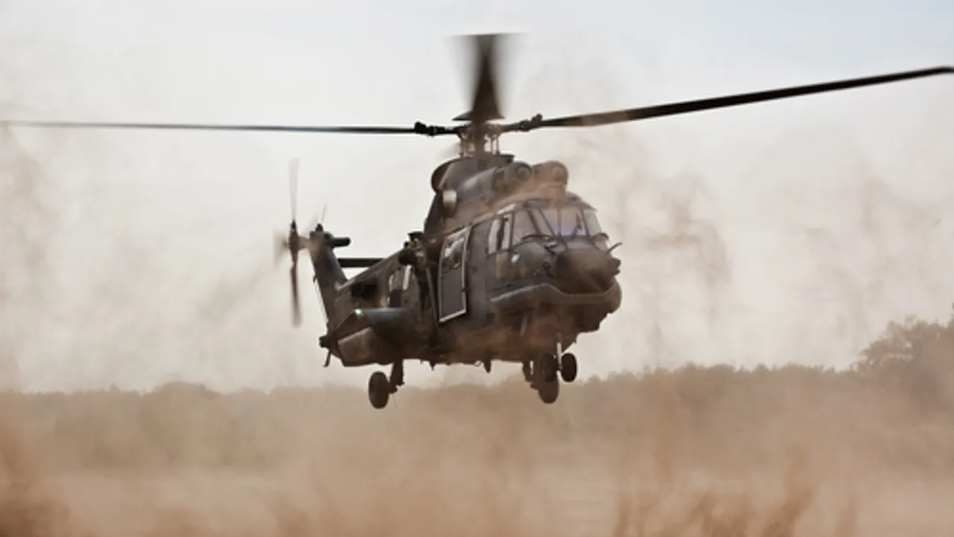 Gyakorlatozás közben lezuhant két japán katonai helikopter