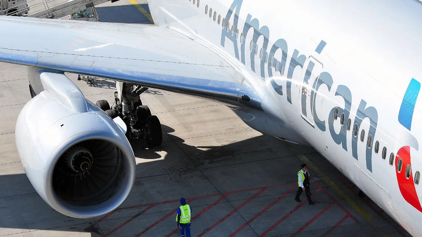 Felháborító, amit ezek a reptéri dolgozók művelnek + videó