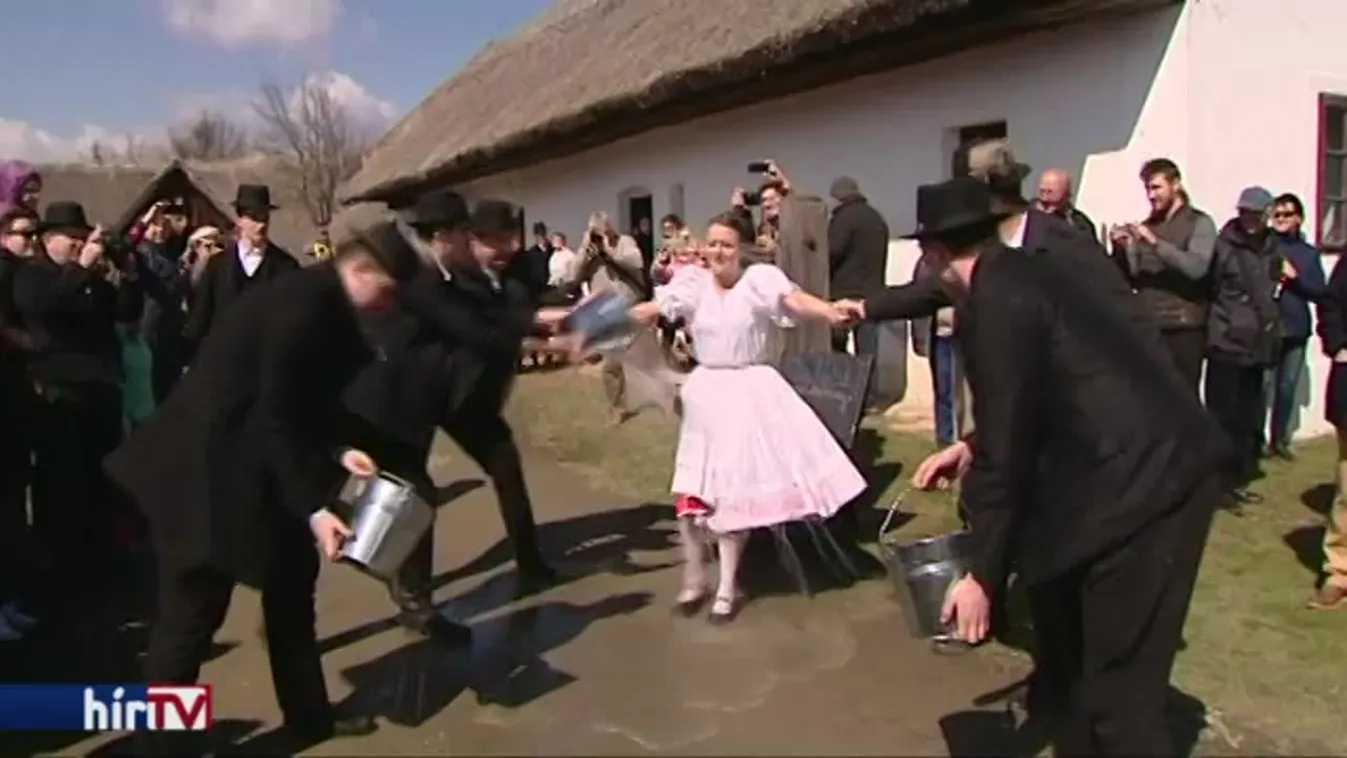 Hagyományőrző locsolás a Skanzenben