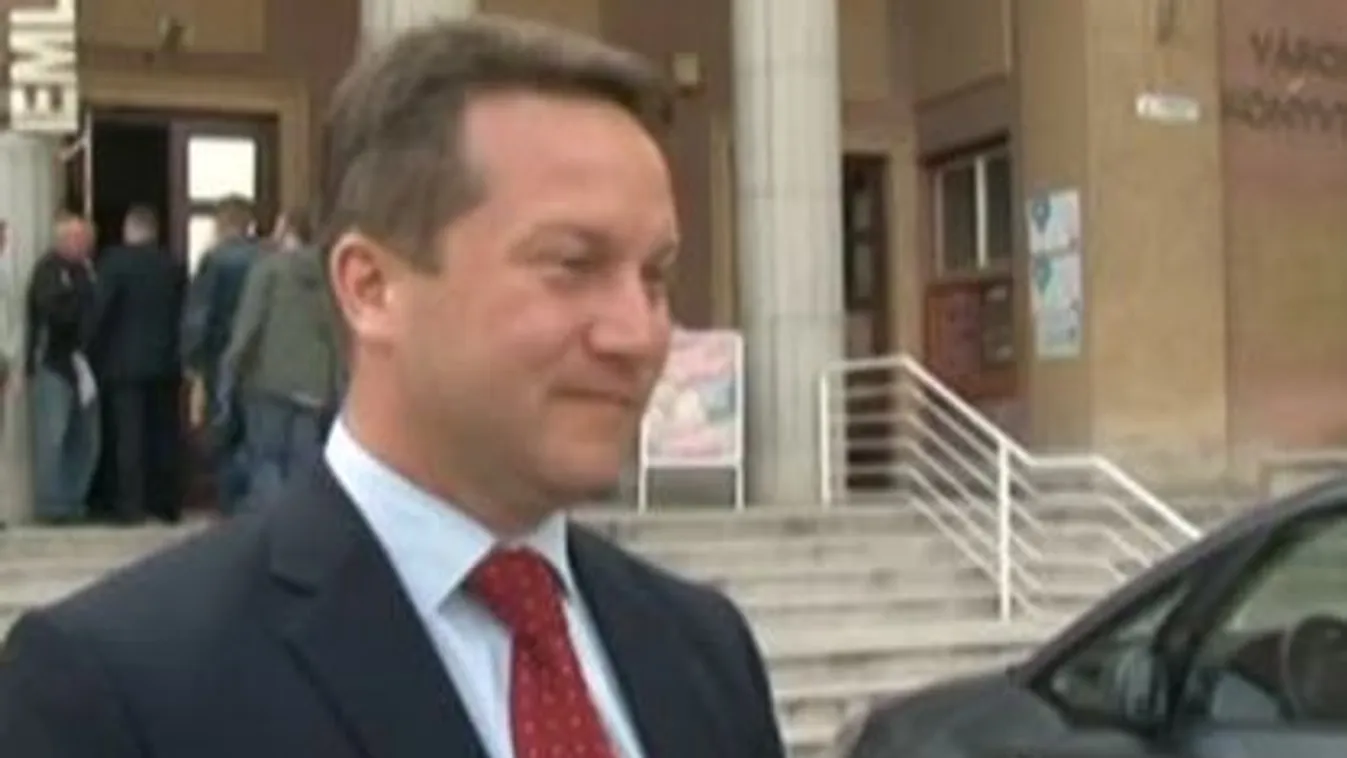 Ujhelyi István kapja az MSZP-Párbeszéd EP-mandátumát