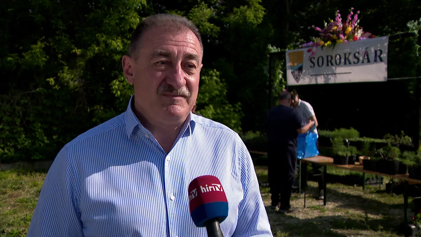 A tisztasági napok záróeseményének apropóján virágot osztottak Soroksáron
