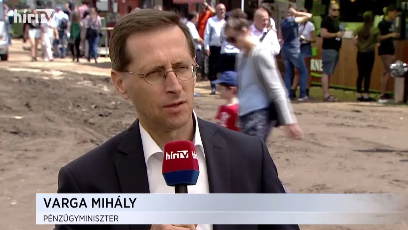 Varga Mihály: A kormány úgy segíti a munkaadókat, hogy folyamatosan csökkenti az adóterheket