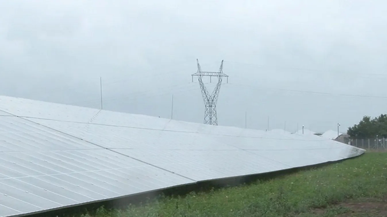 Átadták Magyarország legnagyobb egybefüggő napelemparkját