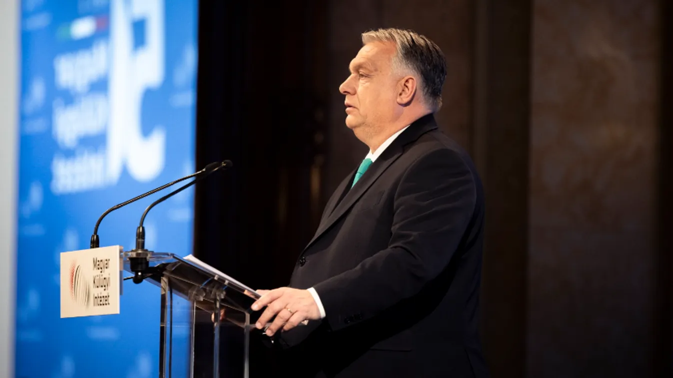 Orbán Viktor: Magyarország nem futamodik meg nehéz helyzetben + videó