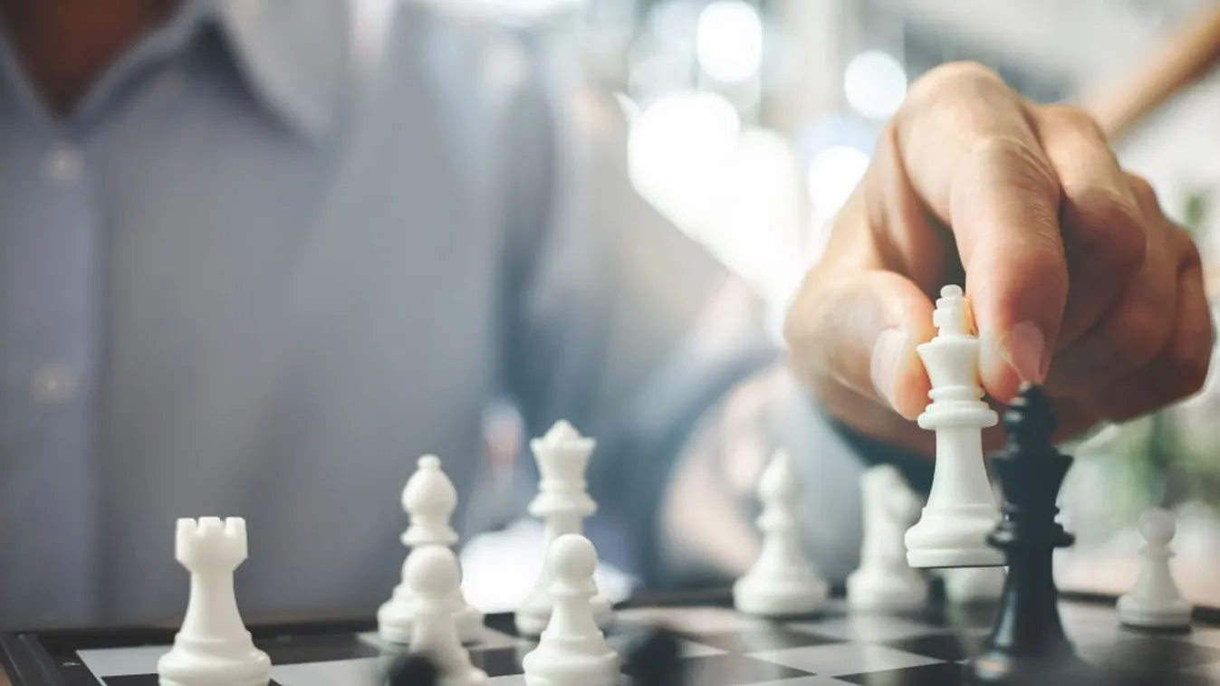 Tizenhat éves indai nagymester győzte le a világbajnok Magnus Carlsent