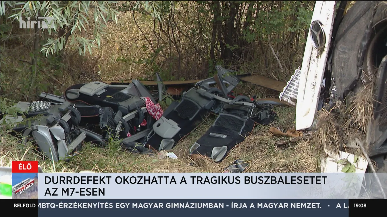 Durrdefekt okozhatta a tragikus buszbalesetet az M7-esen