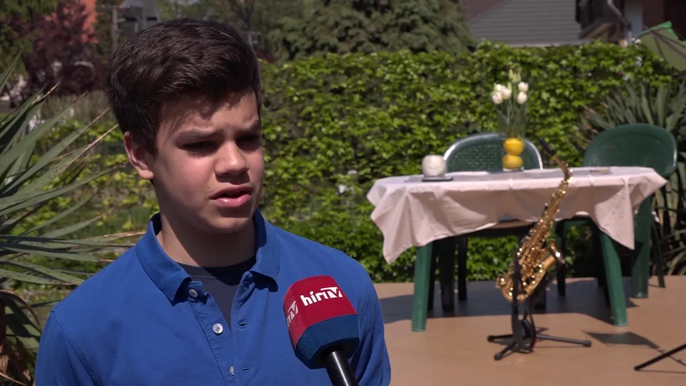 Az egészségügyi dolgozókért szaxofonozik egy 14 éves balatonboglári fiú