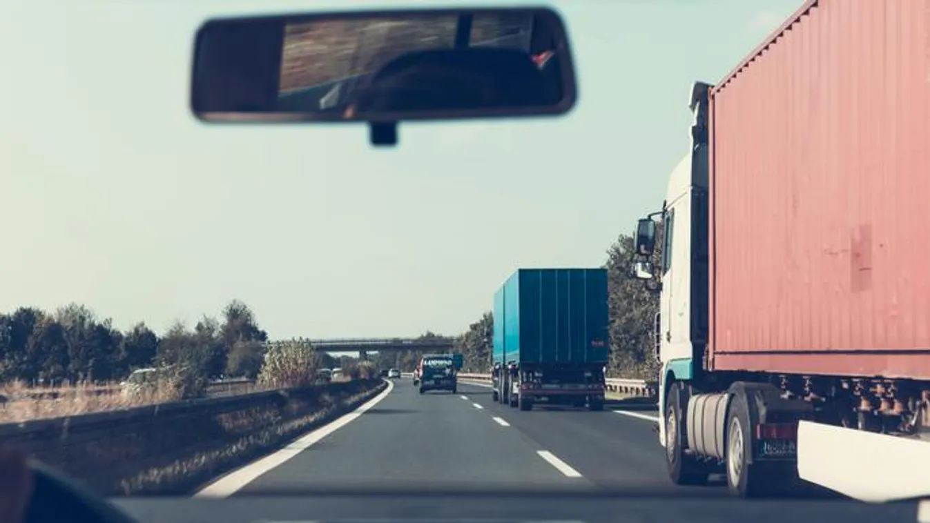 Minden autós rémálma: 7 kilométeren át hajtott a forgalommal szemben egy kamion az M0-son – videó