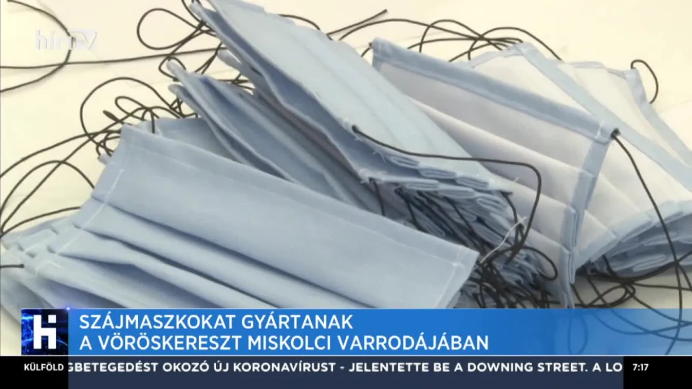 Szájmaszkokat gyártanak a Vöröskereszt miskolci varrodájában