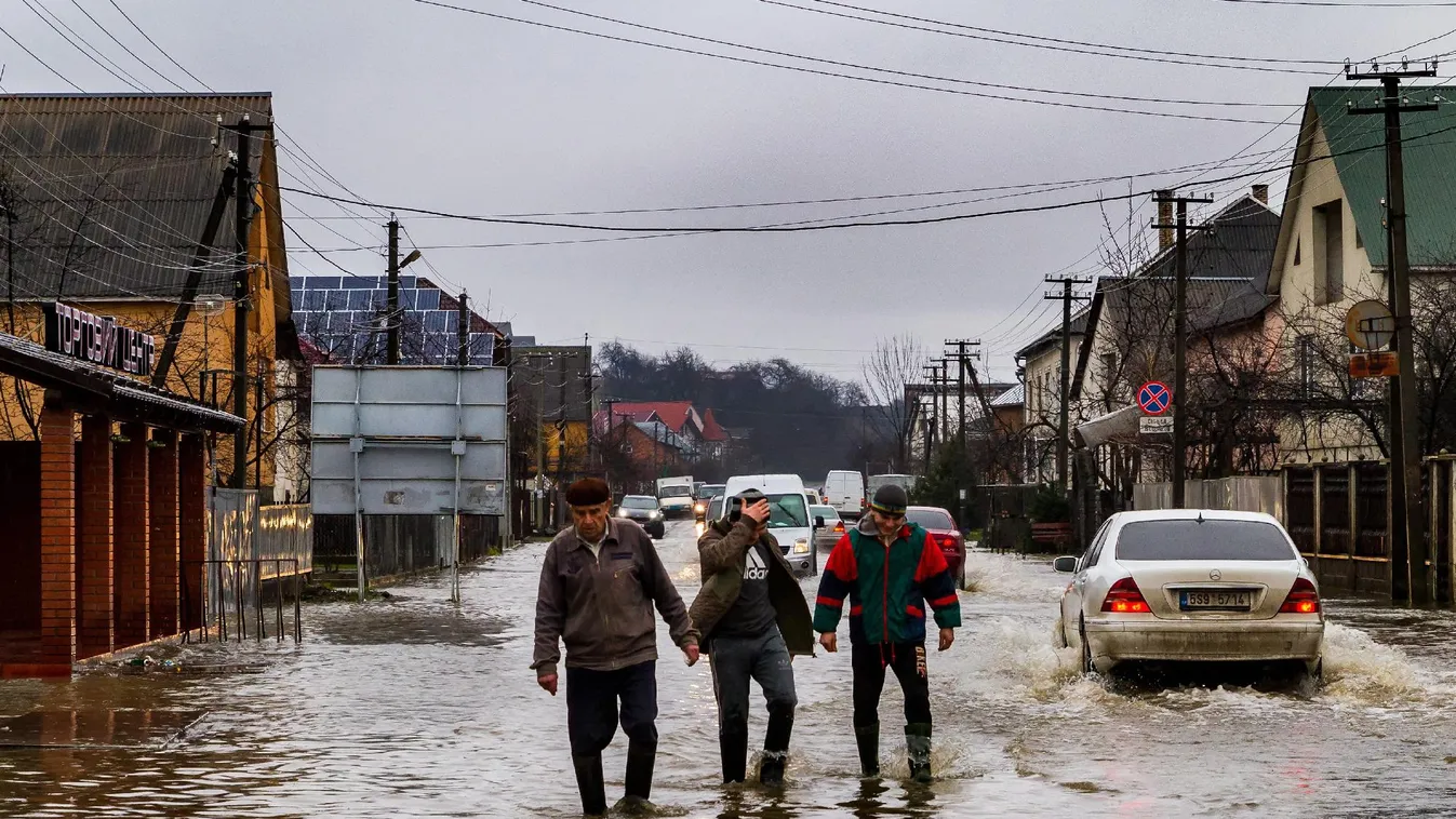 Vízben úszik Kárpátalja