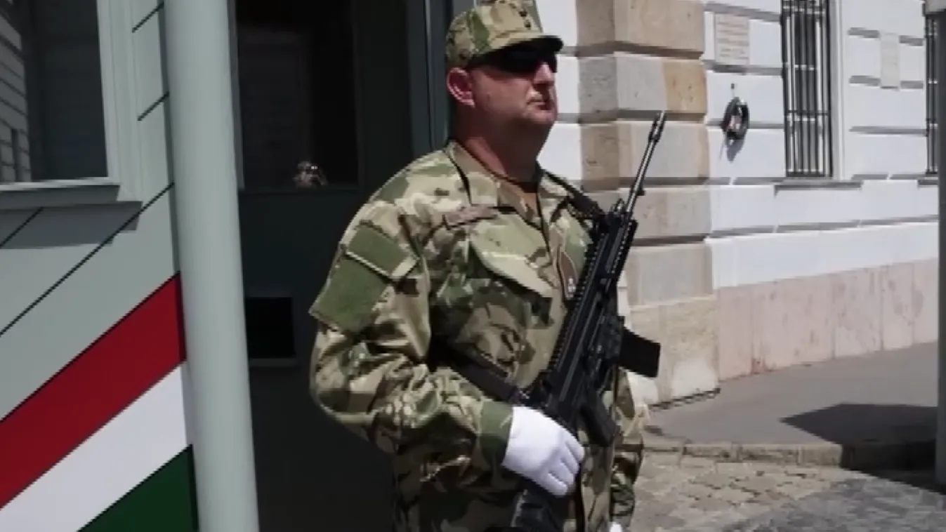 Díszőrség lesz a budai Várban + videó