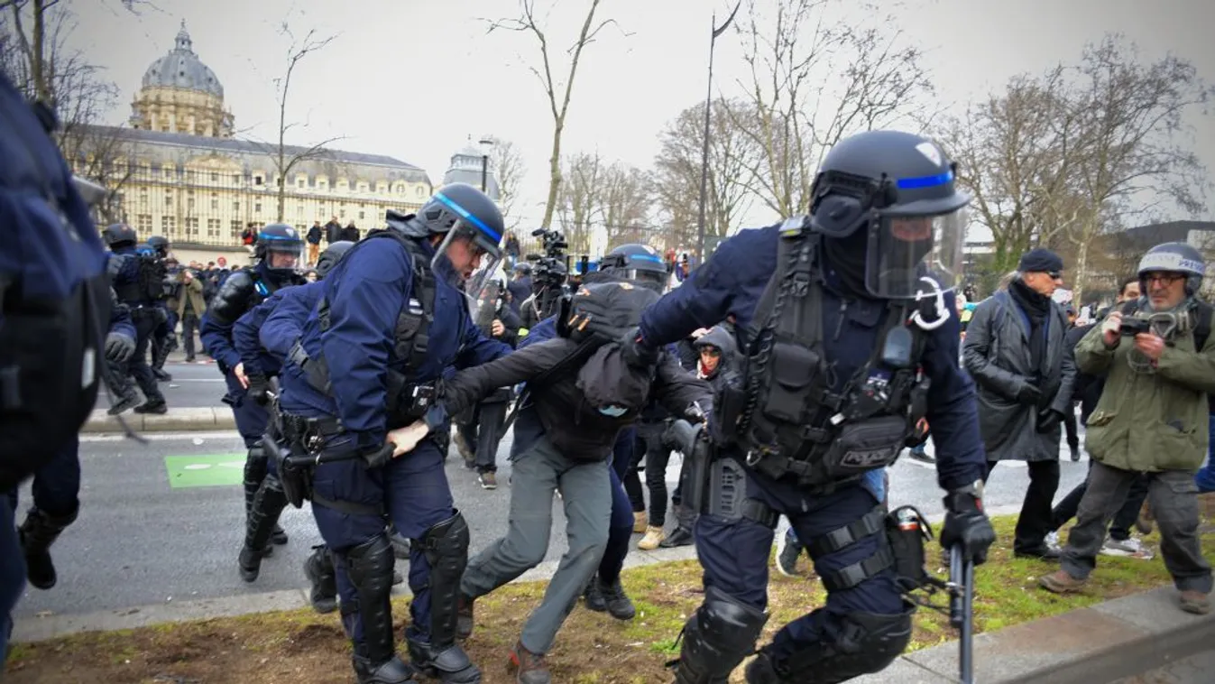 Macron döntése után súlyos zavargások törtek ki Párizsban