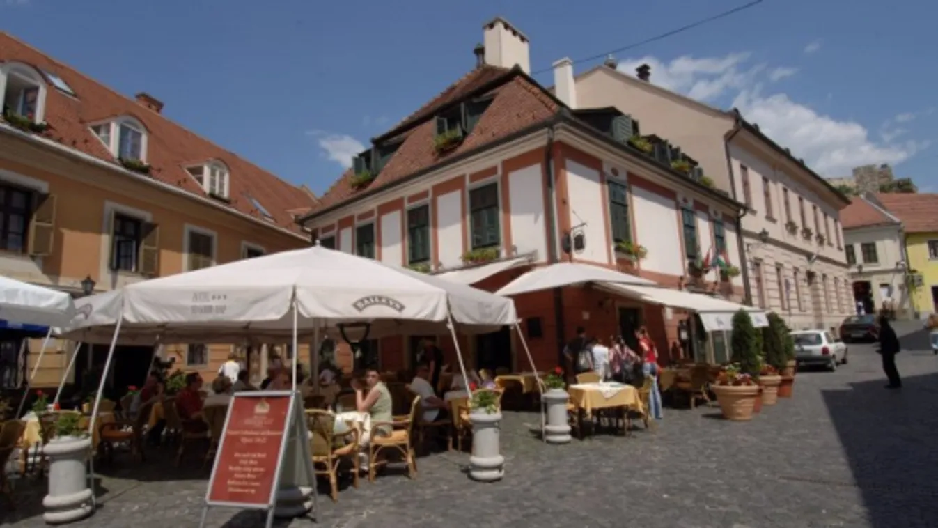 Fidesz-KDNP: Rendkívüli jogkörével visszaélve döntött Eger polgármestere a Senator ház eladásáról