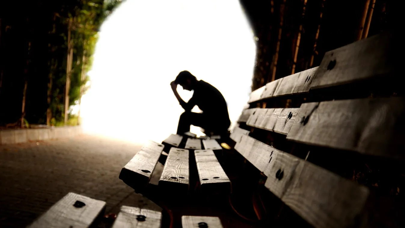 Az elsöprő többség elítéli, hogy egy felnőtt egy 15 éves fiatalkorúval tartson fenn viszonyt