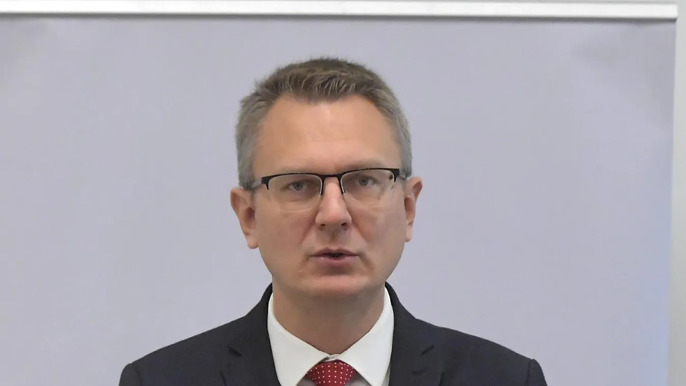 Rétvári Bence: Az Egészségablak alkalmazással bármikor foglalható időpont, akár hétvégén is