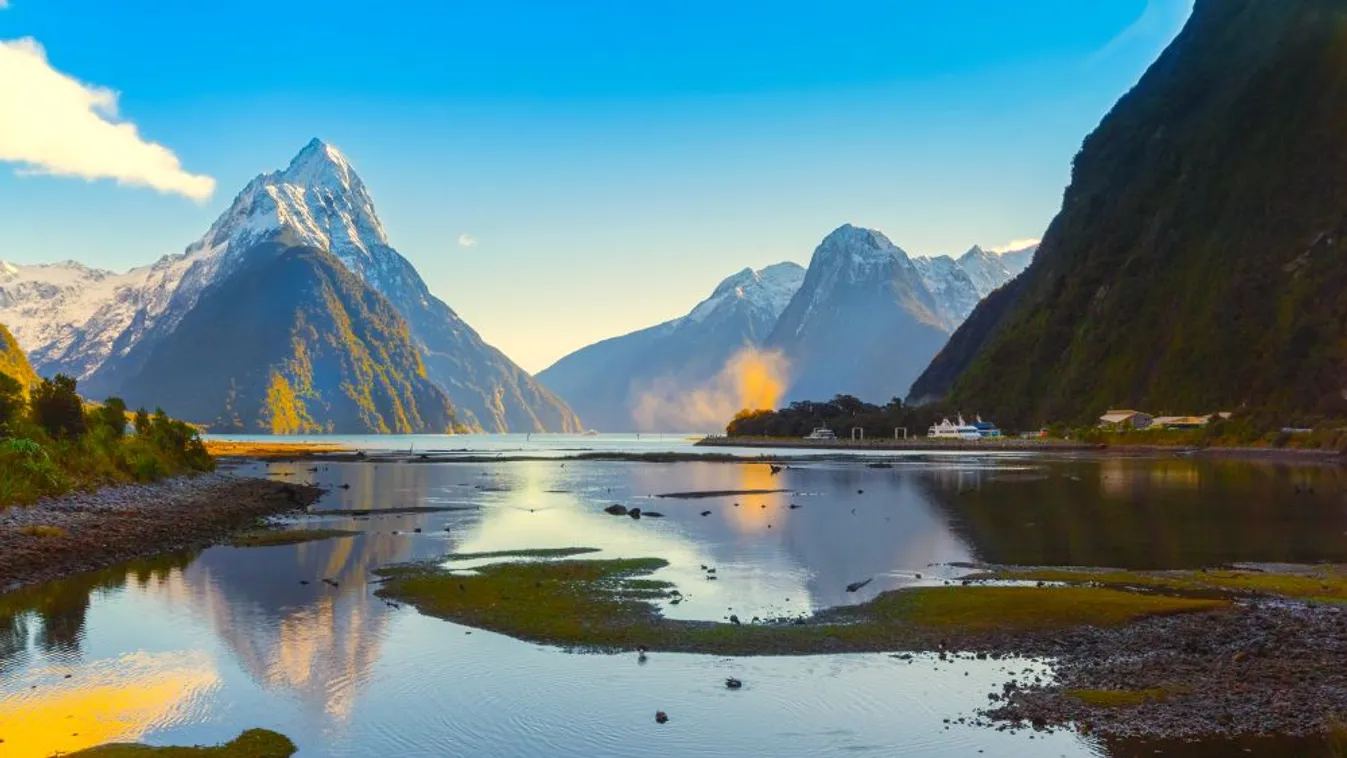 Új-Zélandon mintegy 200 turista ragadt egy fjord fogságában