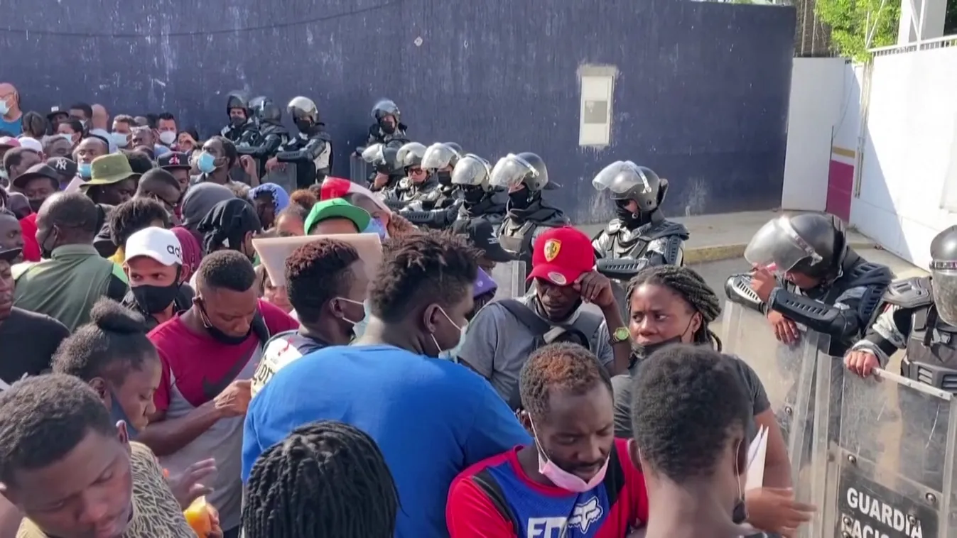 Hiába a migrációs nyomás, Párizs és Brüsszel a bevándorlók befogadását sürgeti