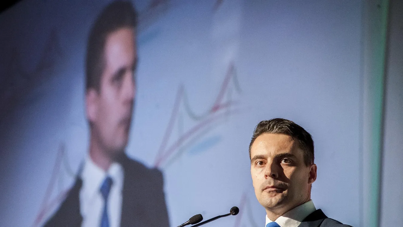 Minikrízis vagy vezetői válság? – Reggeli járat