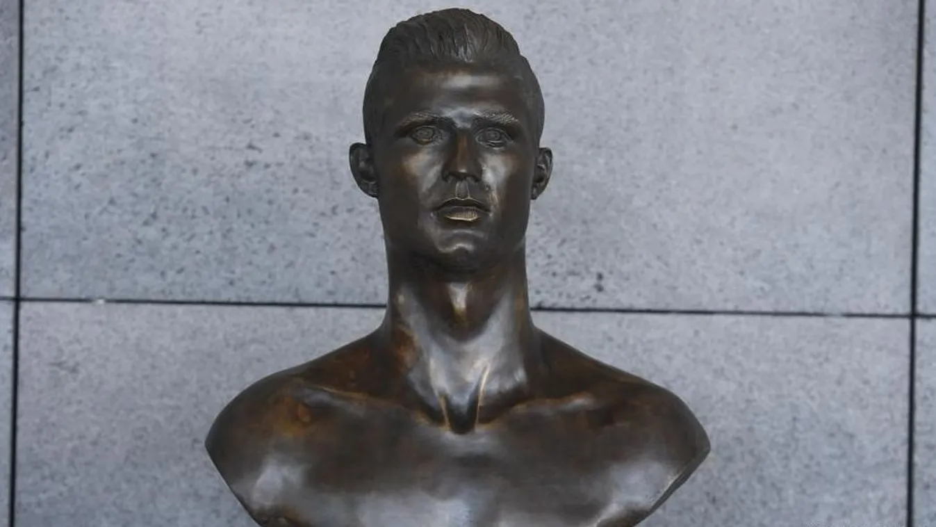 Lecserélték a borzalmas Cristiano Ronaldo-szobrot