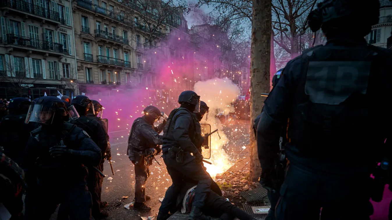Helyenként erőszakba torkolltak a nyugdíjkorhatár-emelés elleni tüntetések Franciaországban