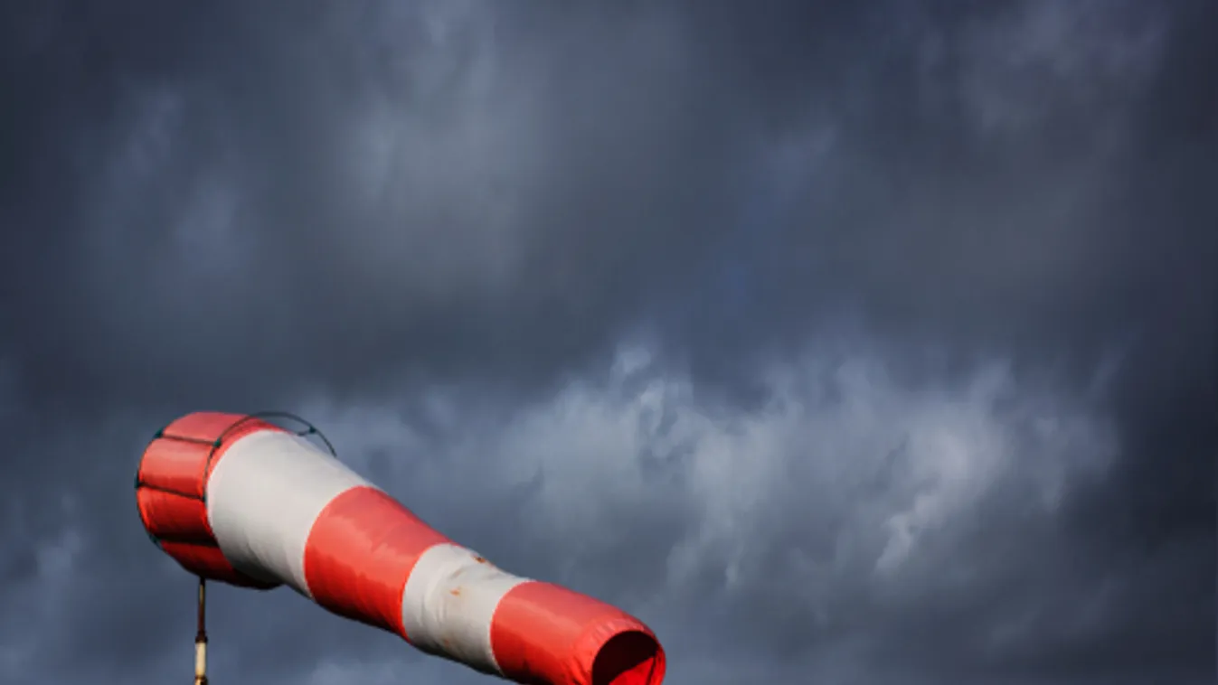 Szombat estig 140 viharkárhoz riasztották a katasztrófavédelem egységeit