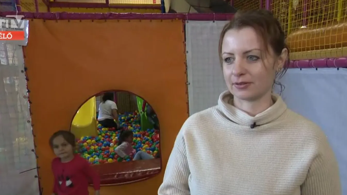 Mozaik: Önfeledt játékra hívják a menekült családokat a kalandpark játszóházban