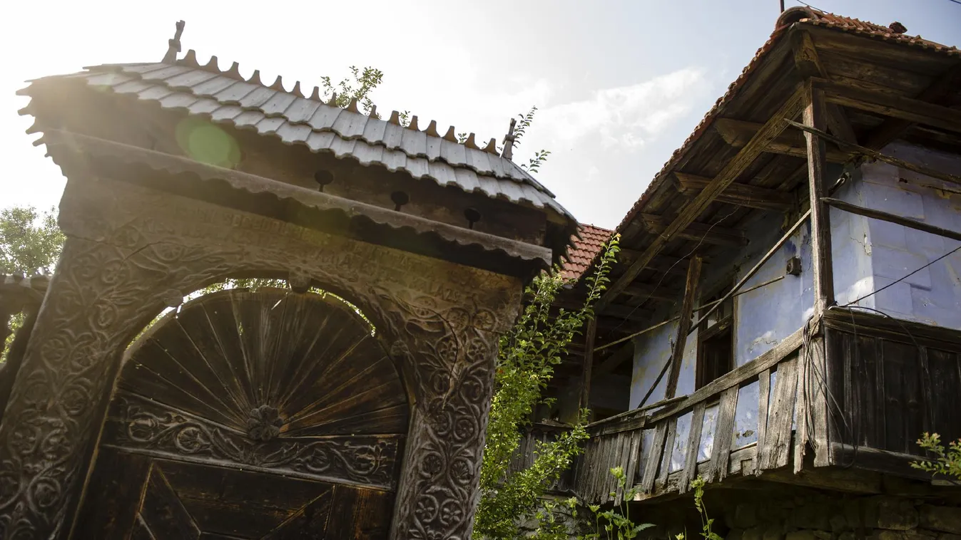 Papot és cigányt eltartani