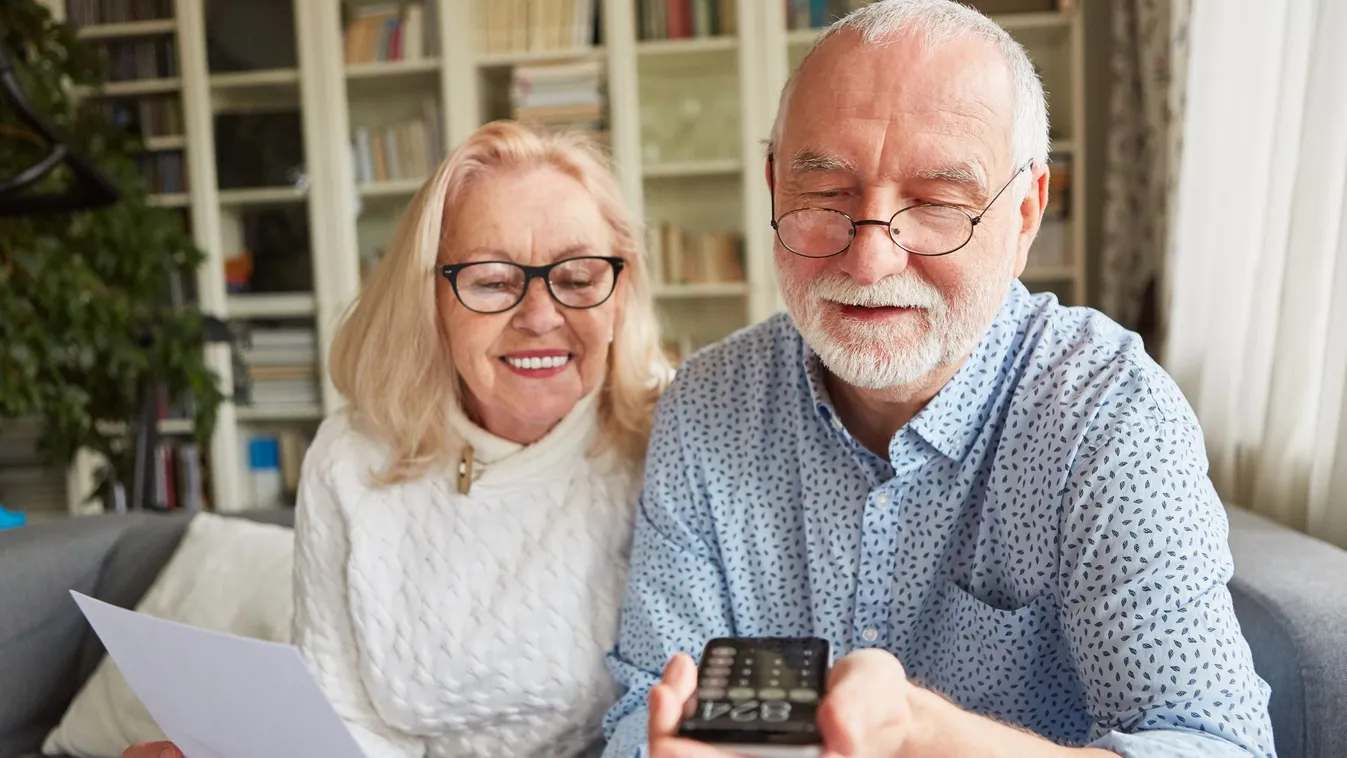 Óriási bejelentés nyugdíjasoknak: 30 ezer forintos élelmiszer-utalvány érkezik, itt vannak a pontos szabályok!