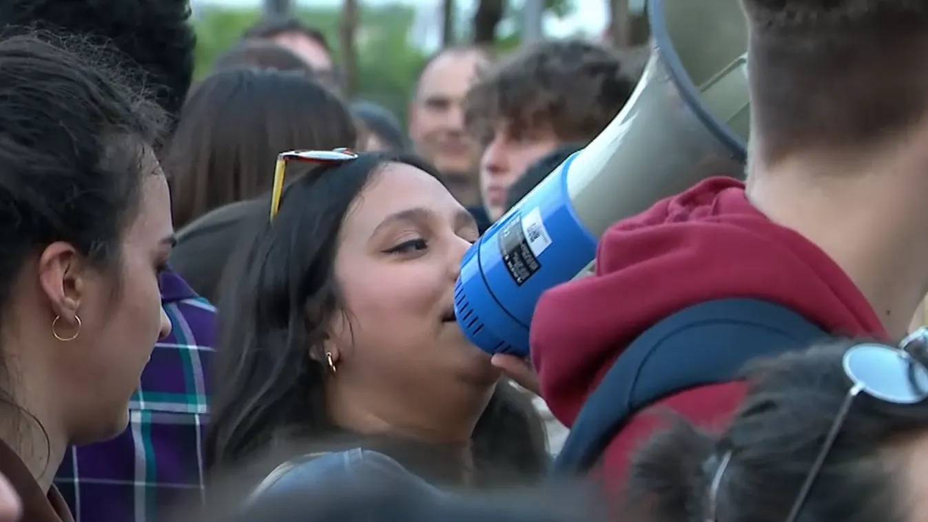 Meglehetősen elszabadultak a péntek esti tüntetésen az indulatok