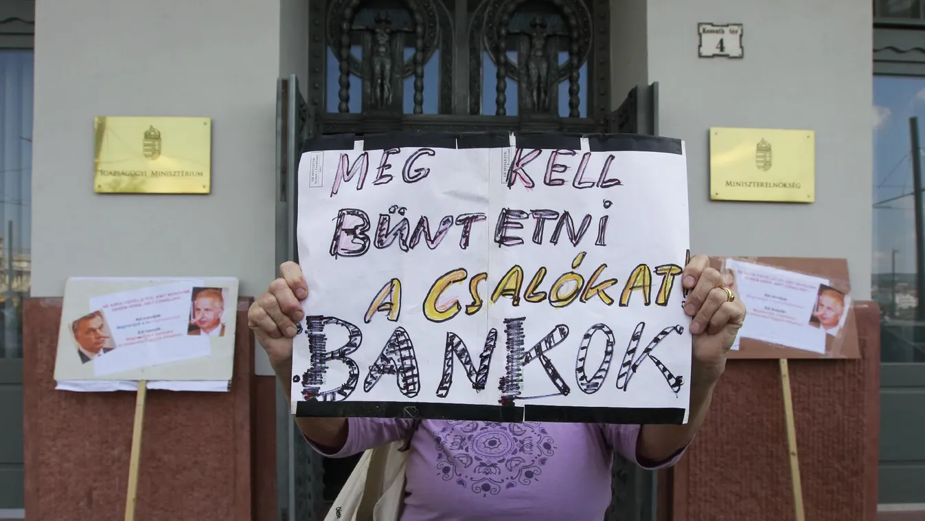 Ma is az út szélén