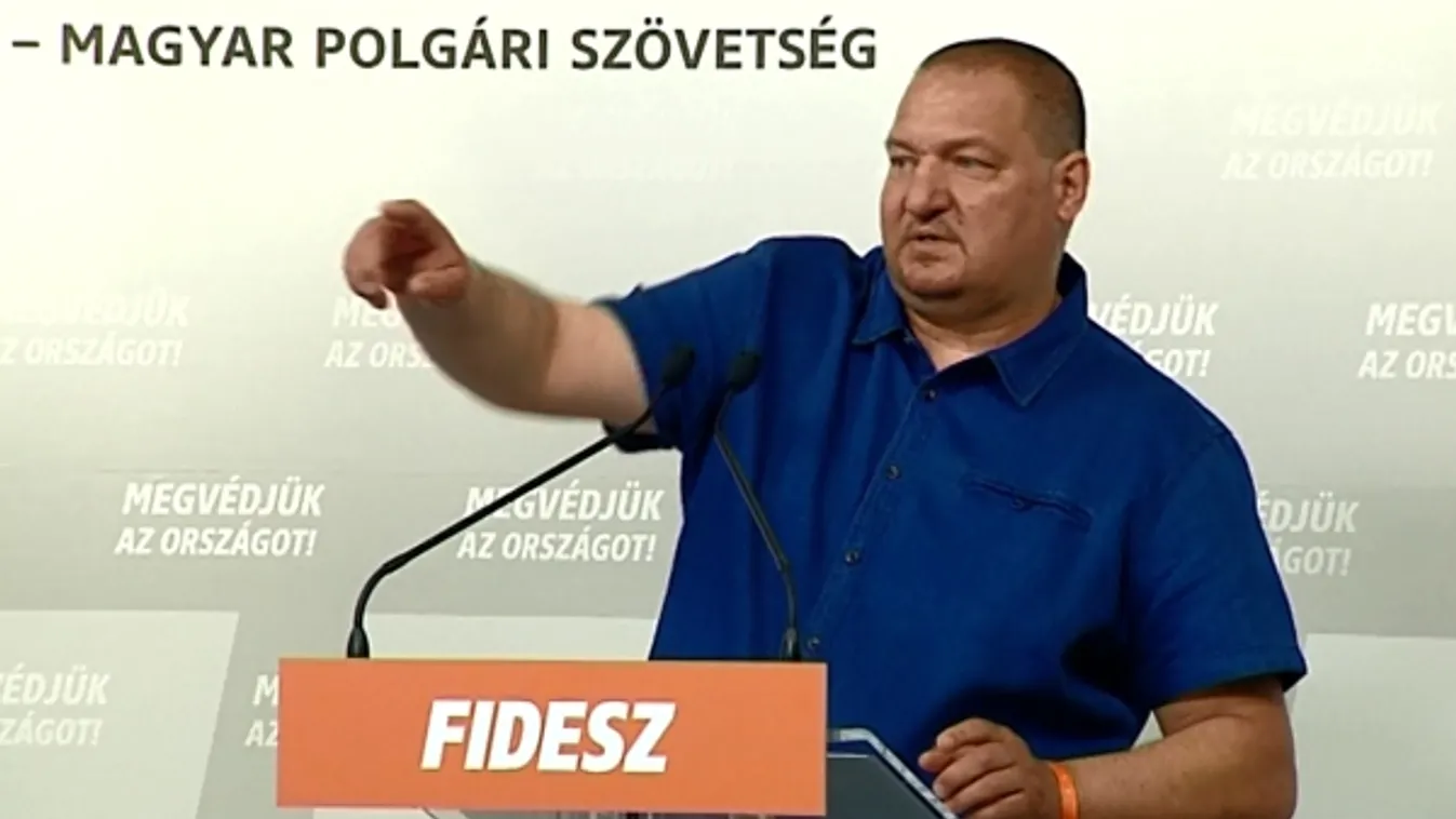 A rezsiharcos tagad, újságírót nyugtatgat és beleköt a Hír TV munkatársába