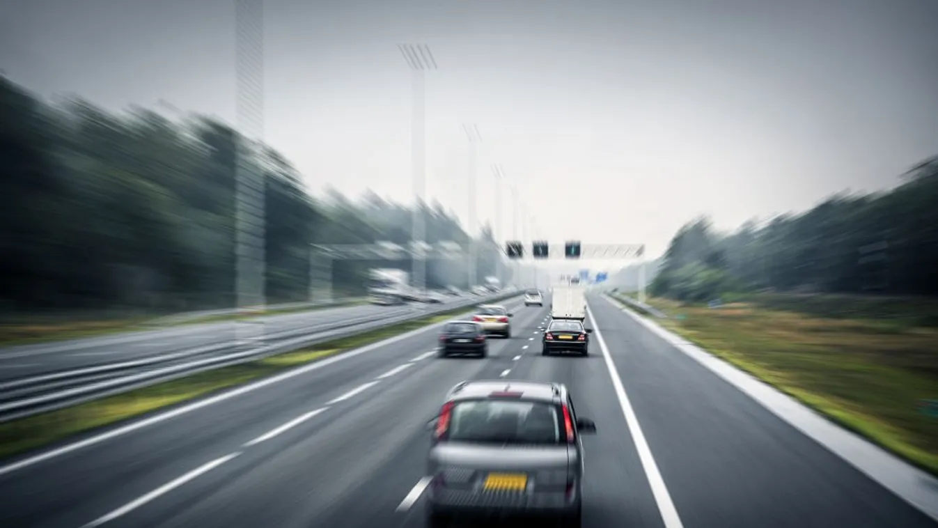 Kijöttek az autópálya-matricák jövő évi árai