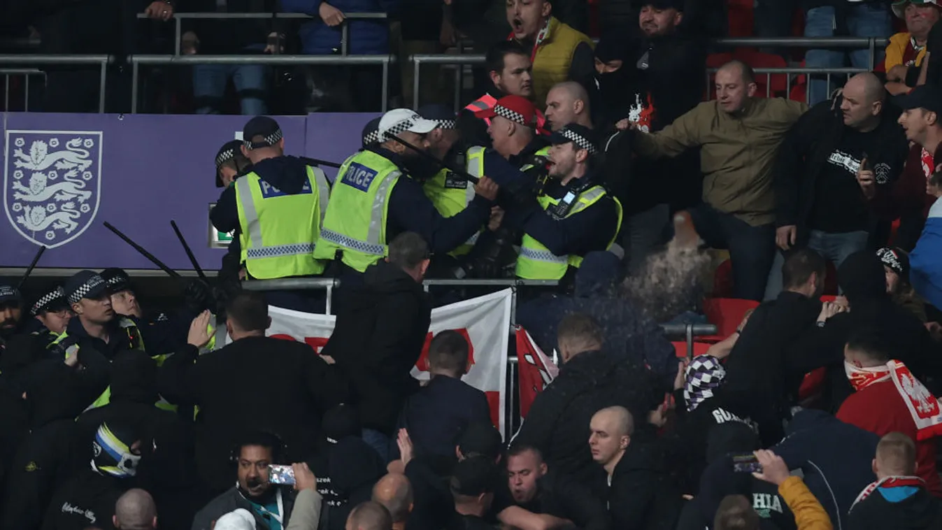 Gumibottal verték a magyar szurkolókat az angol rendőrök