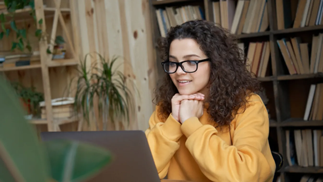 Moderna: biztonságos és hatékony a vakcina a serdülők számára