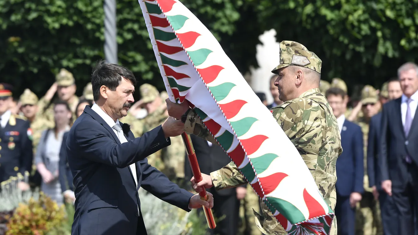 Megkapta csapatzászlóját a Magyar Honvédség Parancsnoksága