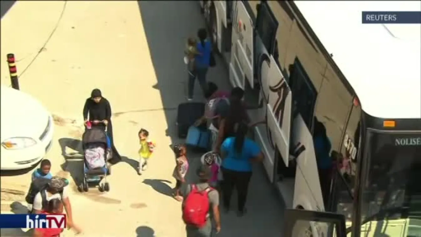 Megindultak Kanadába a menekültek