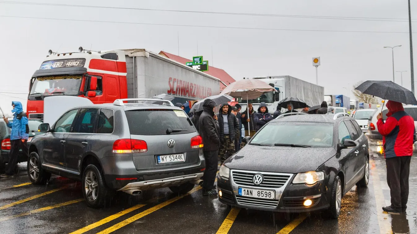Tüntetés miatt szünetel a határforgalom