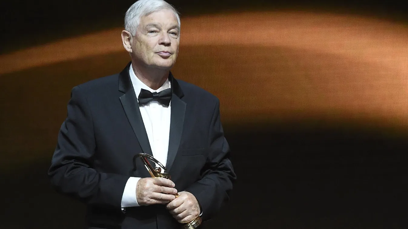 Bocsánatot kért Marton László