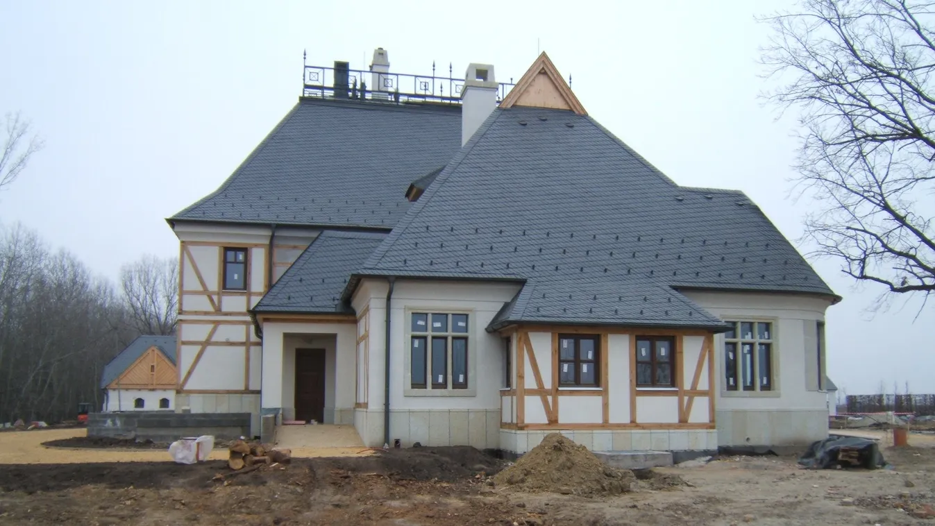 Így néz ki a vadászkastély, amely Lázárék földjeinél épül